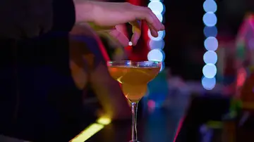 Bebida en una discoteca Bebida en una discoteca