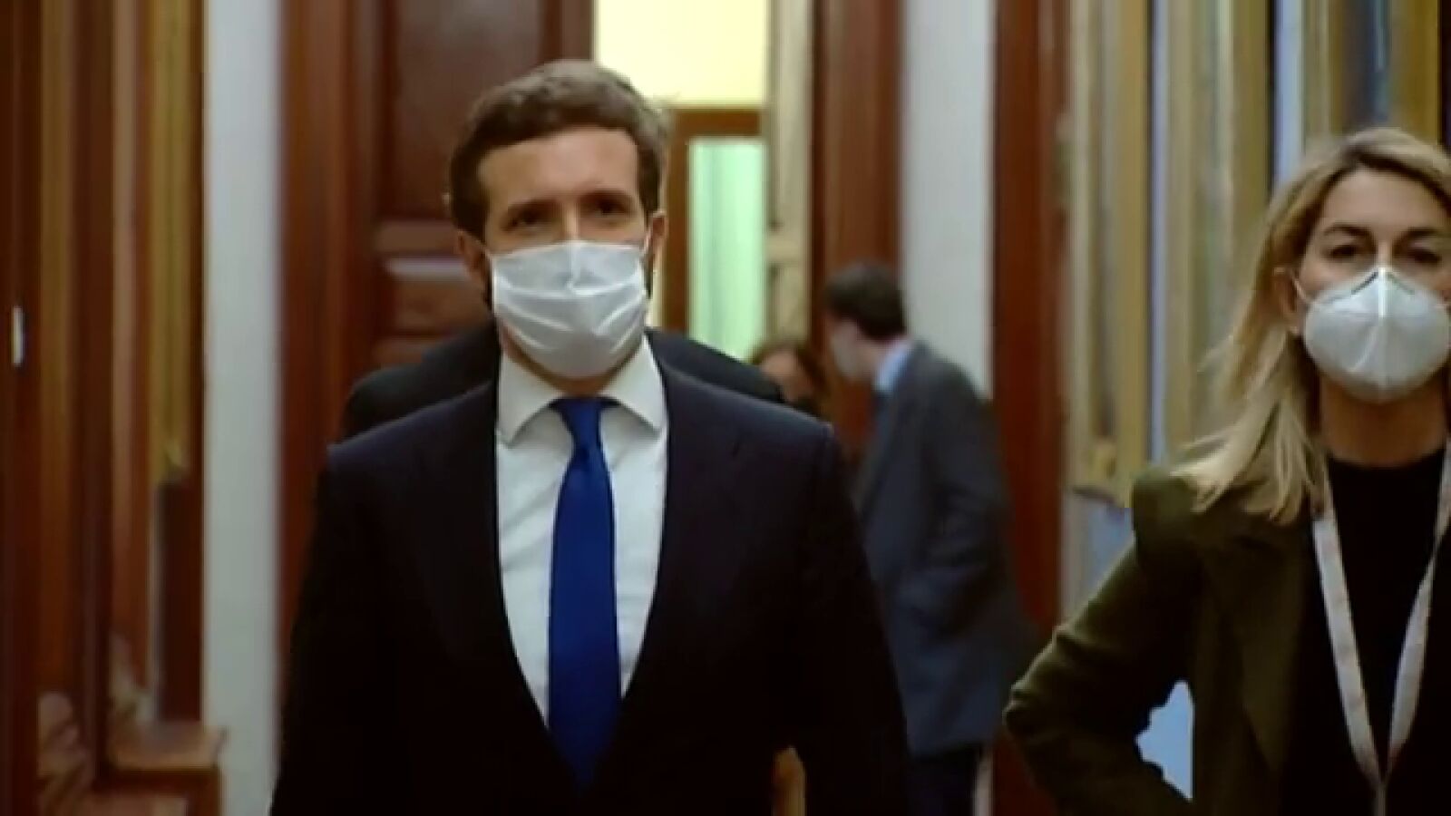 El vídeo de la salida de Pablo Casado del Congreso tras su despedida por la crisis en el PP