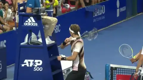 Zverev golpea la silla del juez en Acapulco en el Abierto Mexicano de Tenis. Zverev golpea la silla del juez en Acapulco en el Abierto Mexicano de Tenis.
