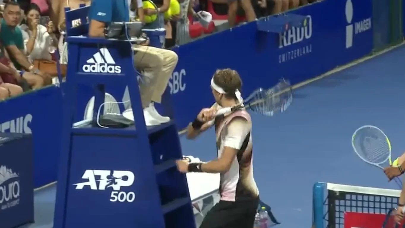 Zverev golpea la silla del juez en Acapulco en el Abierto Mexicano de Tenis. Zverev golpea la silla del juez en Acapulco en el Abierto Mexicano de Tenis.