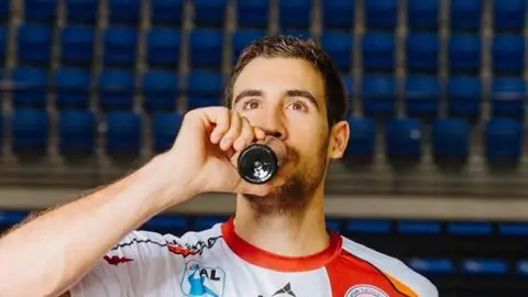 Carlos Molina, deportista atrapado en Ucrania Carlos Molina, deportista atrapado en Ucrania