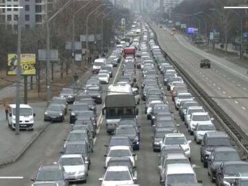 Atasco para salir de Kiev, en directo