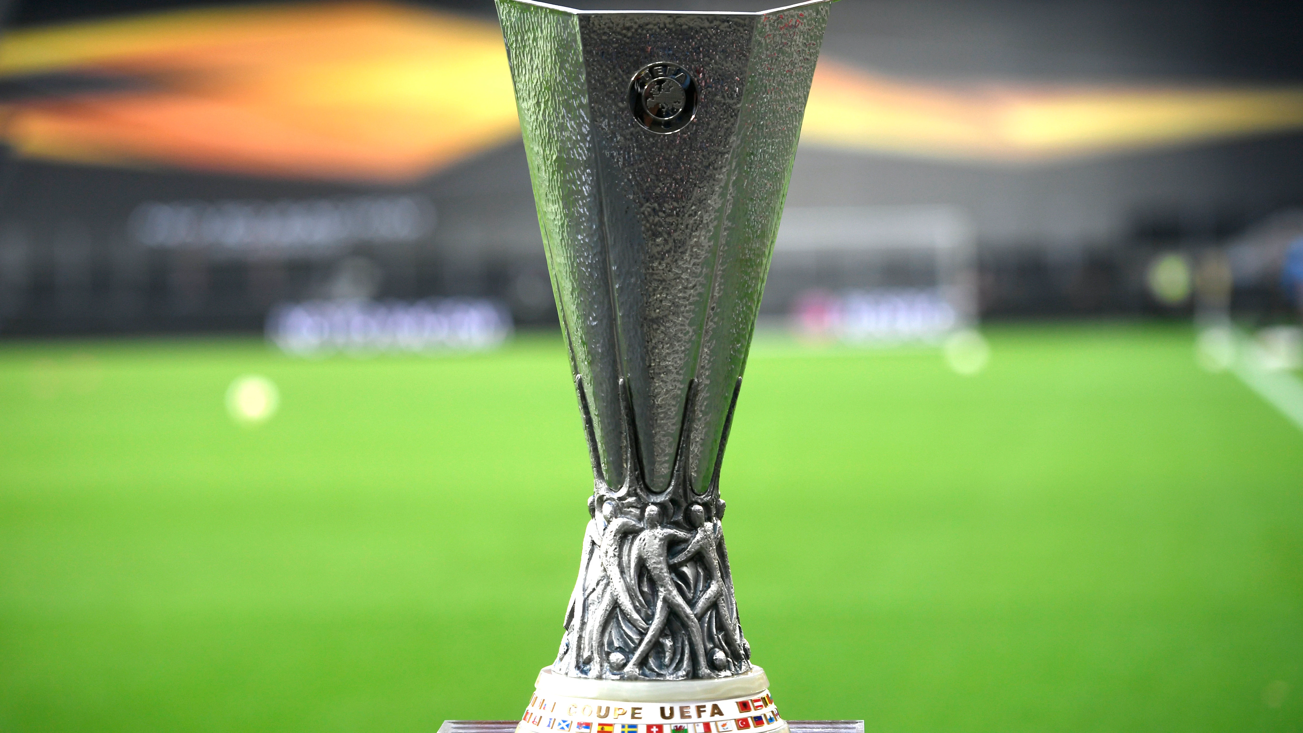 El trofeo de la Europa League El trofeo de la Europa League