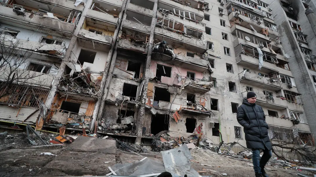 Un edificio bombardeado por el ej&eacute;rcito ruso