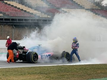Problemas para Alonso: su Alpine echa humo 