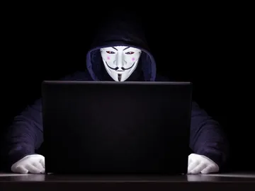 Anonymous carga contra Rusia Anonymous carga contra Rusia
