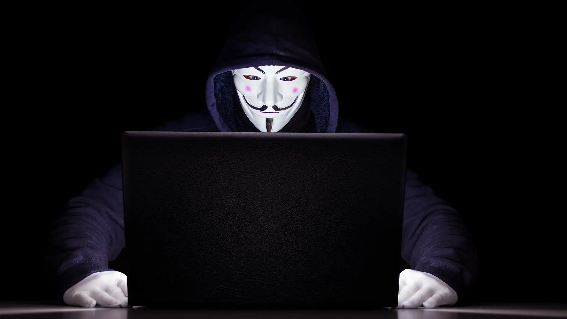 Anonymous carga contra Rusia Anonymous carga contra Rusia