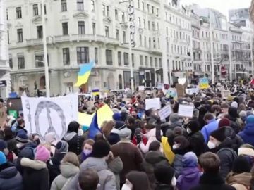Las calles de España y otros países gritan 'No a la guerra' por la invasión rusa a Ucrania