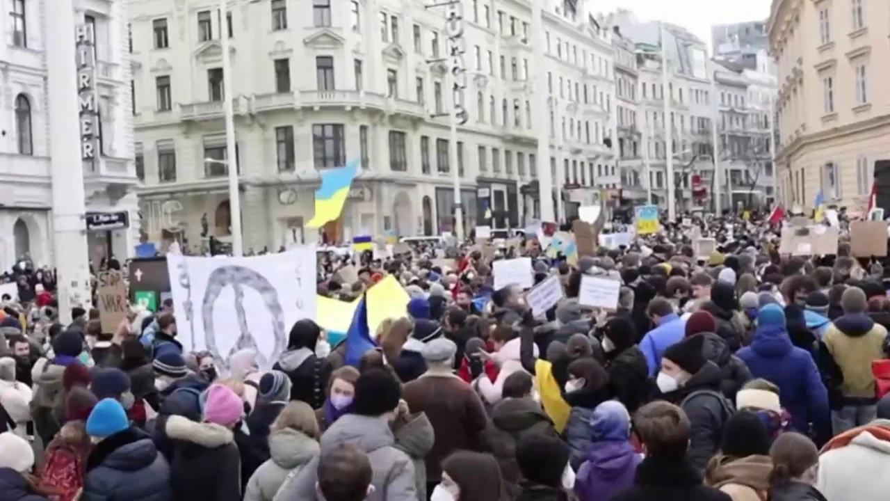 Les rues d’Espagne et d’autres pays crient « non à la guerre » à l’invasion russe de l’Ukraine