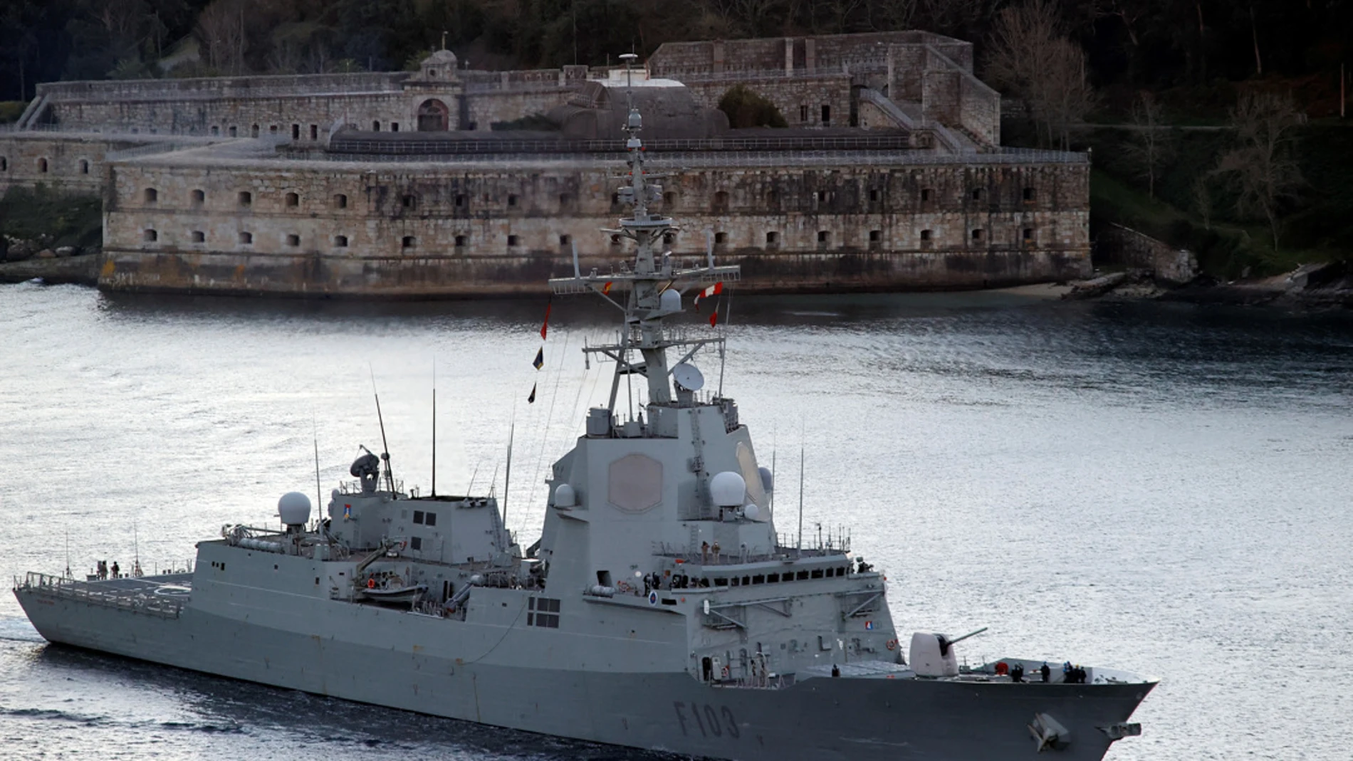 La fragata Blas de Lezo a su salida del Arsenal Militar de Ferrol para dirigirse al mar Negro, en una imagen de archivo