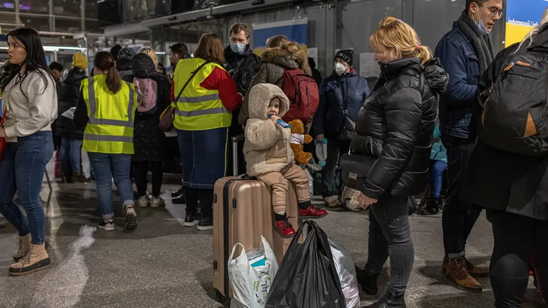 Una ni&ntilde;a ucraniana come una chocolatina junto a su madre