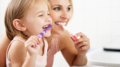 ¿Por qué es imprescindible lavar los dientes de leche cada día?