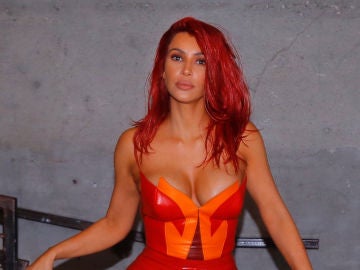 Kim Kardashian pelo rojo