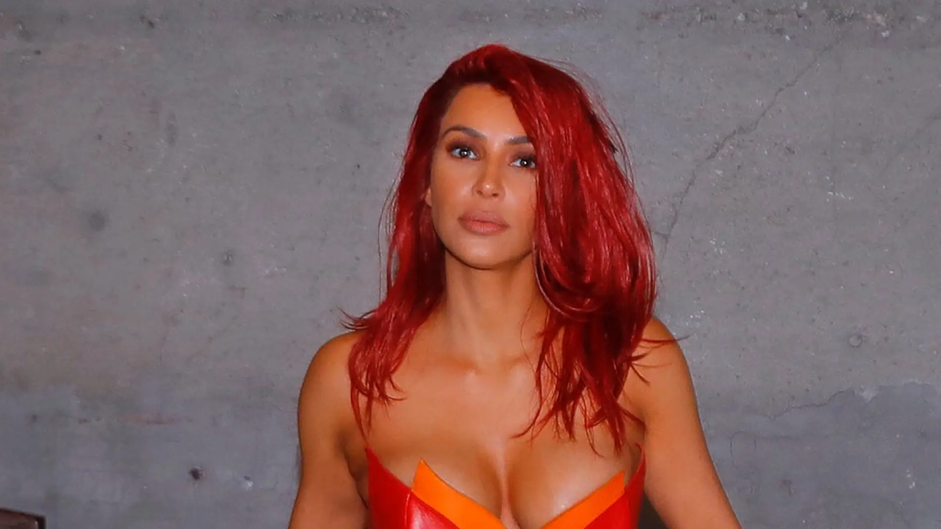 Kim Kardashian pelo rojo