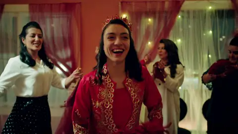 Gülben celebra su esperada y soñada 'Noche de la Henna' Mejores momentos| Capítulo 66