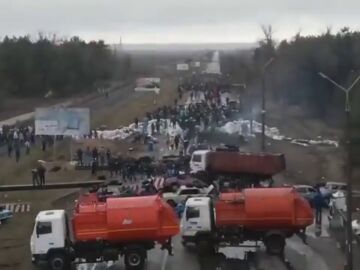 Civiles en Ucrania preparados para defenderse de Rusia