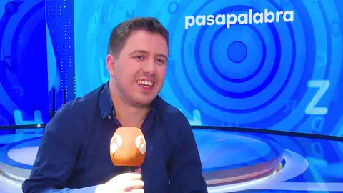 Entrevista a Orestes al cumplir 100 programas en 'Pasapalabra': "El bote de 'El Rosco' es cuestión de aguante" Entrevista a Orestes al cumplir 100 programas en 'Pasapalabra': "El bote de 'El Rosco' es cuestión de aguante"