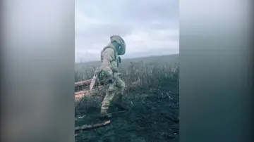 Los vídeos virales de un soldado ucraniano en TikTok para tranquilizar a su hija y recordarle que sigue vivo Los vídeos virales de un soldado ucraniano en TikTok para tranquilizar a su hija y recordarle que sigue vivo