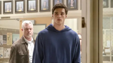 Jacob Elordi y Eric Dane como Nate y Cal Jacobs Jacob Elordi y Eric Dane como Nate y Cal Jacobs