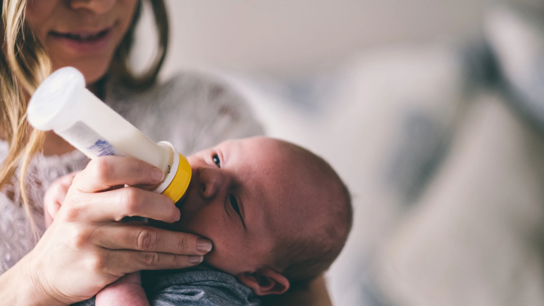 Científicos de Granada revelan que más del 80% de la leche materna tiene arsénico y mercurio, según un estudio