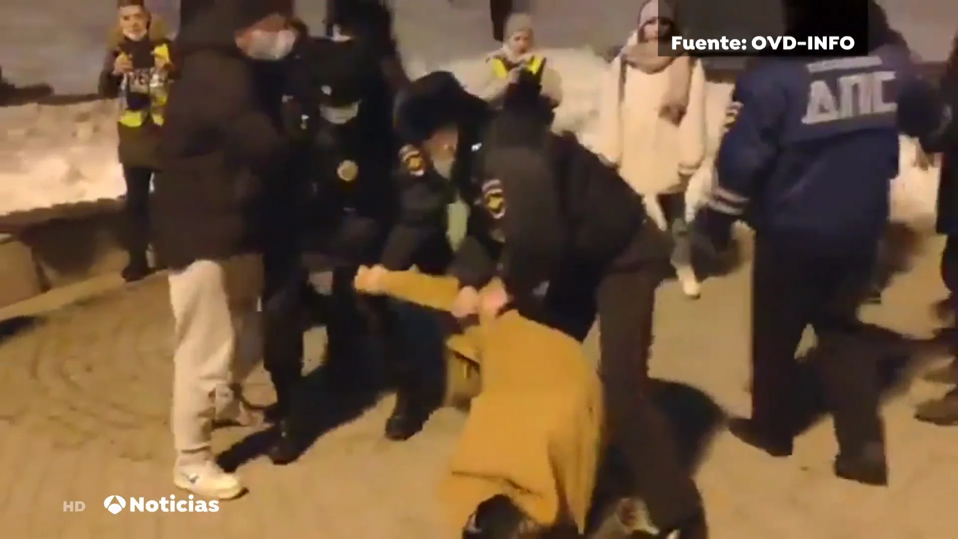 Detenida la manifestante rusa que se ha convertido en un icono de las protestas en Rusia Detenida la manifestante rusa que se ha convertido en un icono de las protestas en Rusia
