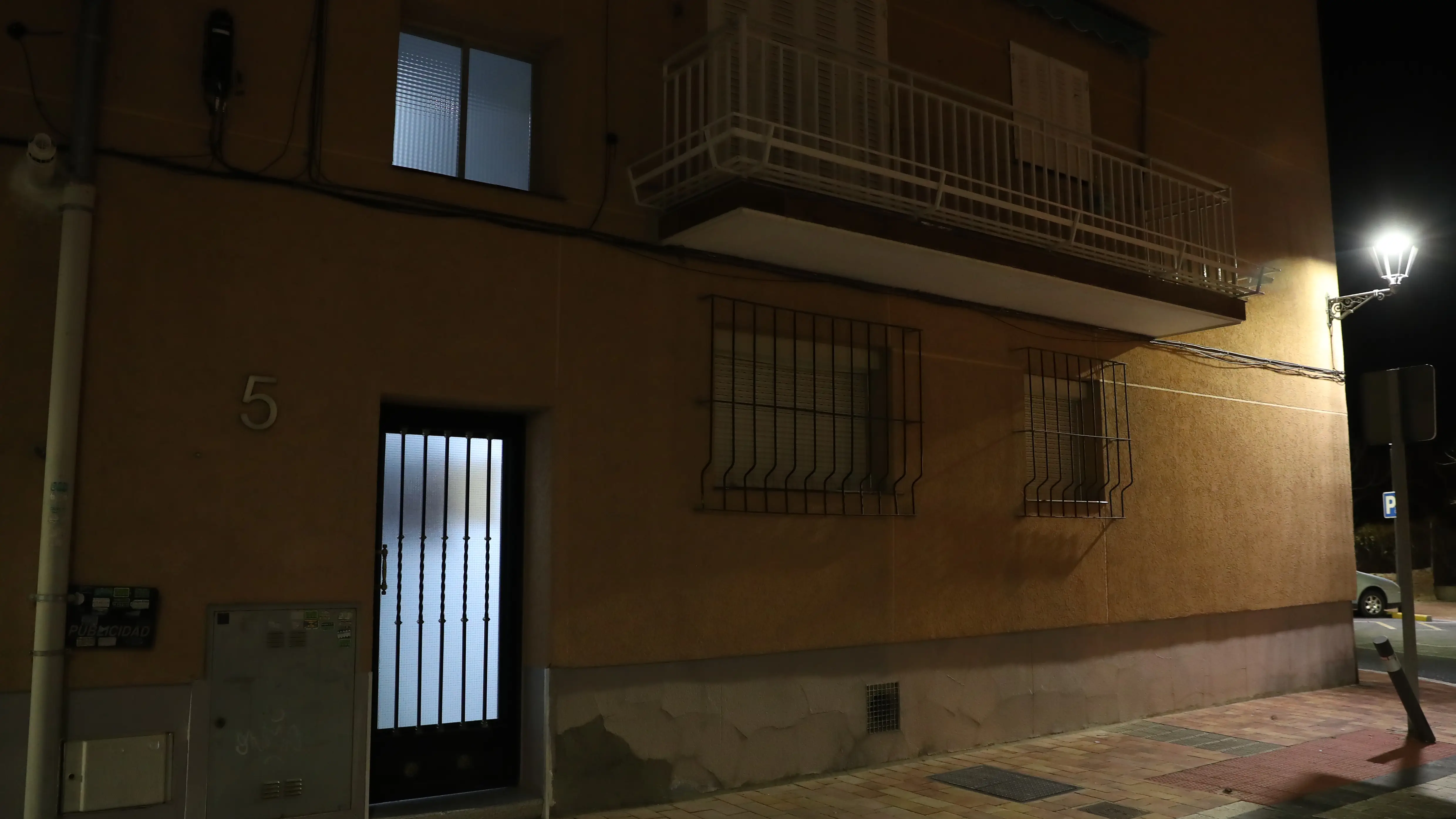 La vivienda donde se han hallado los cuerpos sin vida en Pozuelo de Alarc&oacute;n, Madrid