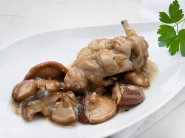 Carne de conejo al romero con setas shitake, la receta "de bajo coste" de Arguiñano