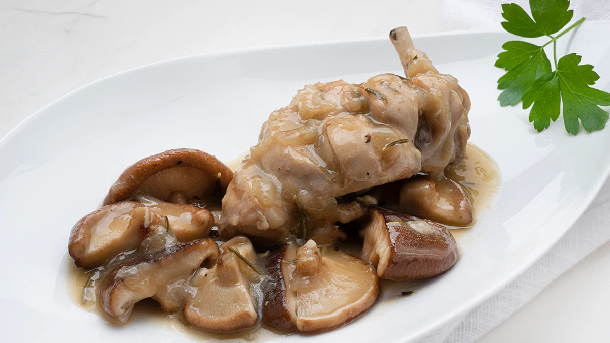 Carne de conejo al romero con setas shitake, la receta "de bajo coste" de Argui&ntilde;ano