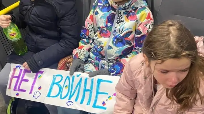 Varios niños son detenidos en Rusia tras protestar contra la guerra en Ucrania Varios niños son detenidos en Rusia tras protestar contra la guerra en Ucrania