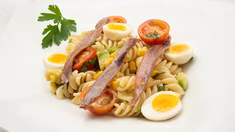 Ensalada de pasta con anchoas: "Un buen alimento y muy variado" Ensalada de pasta con anchoas: "Un buen alimento y muy variado"