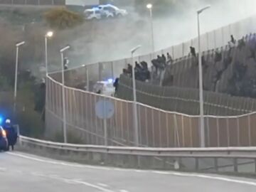 Segundo asalto masivo de 1.200 inmigrantes a la valla de Melilla en menos 24 horas