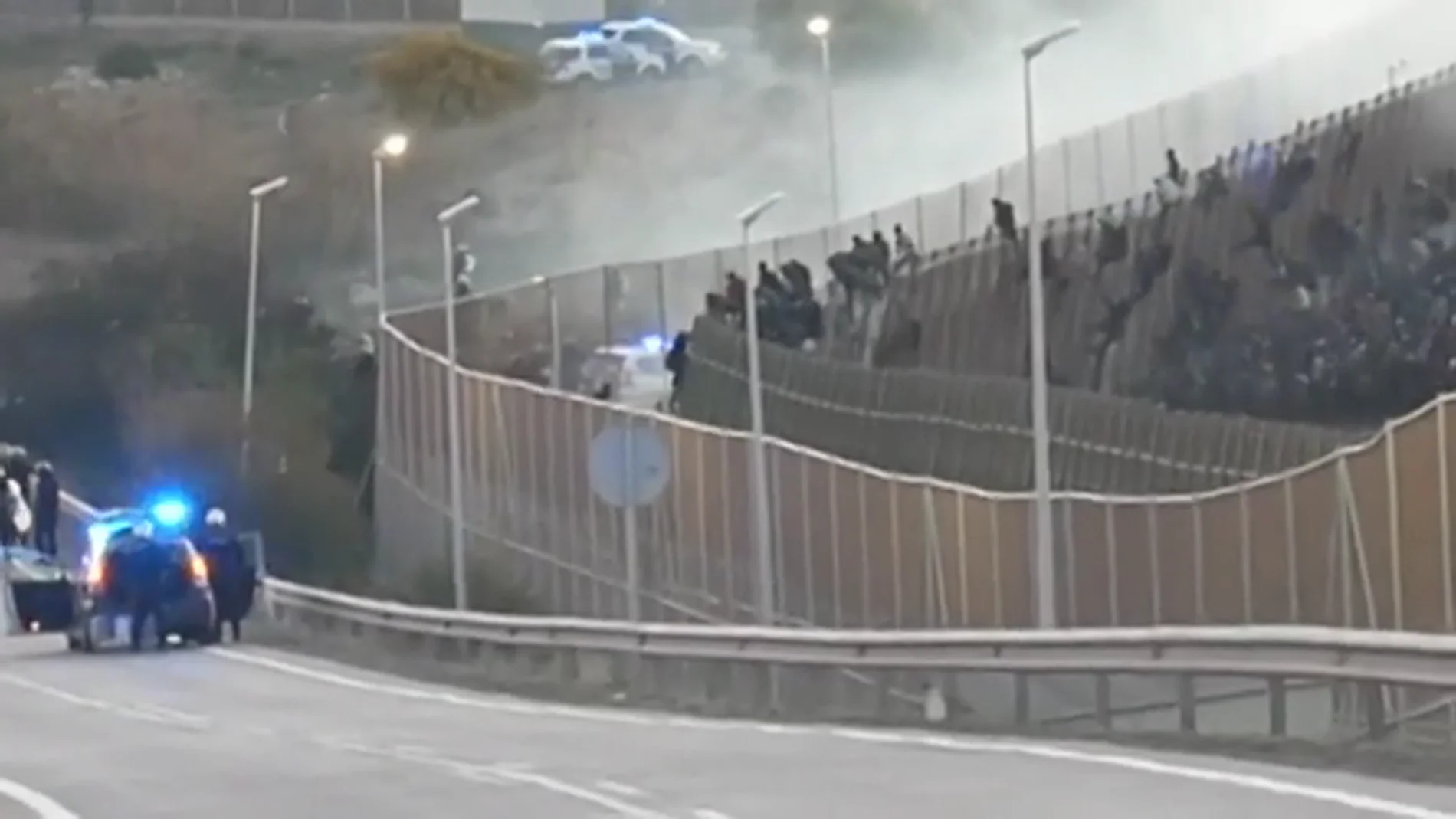 Segundo asalto masivo de 1.200 inmigrantes a la valla de Melilla en menos 24 horas