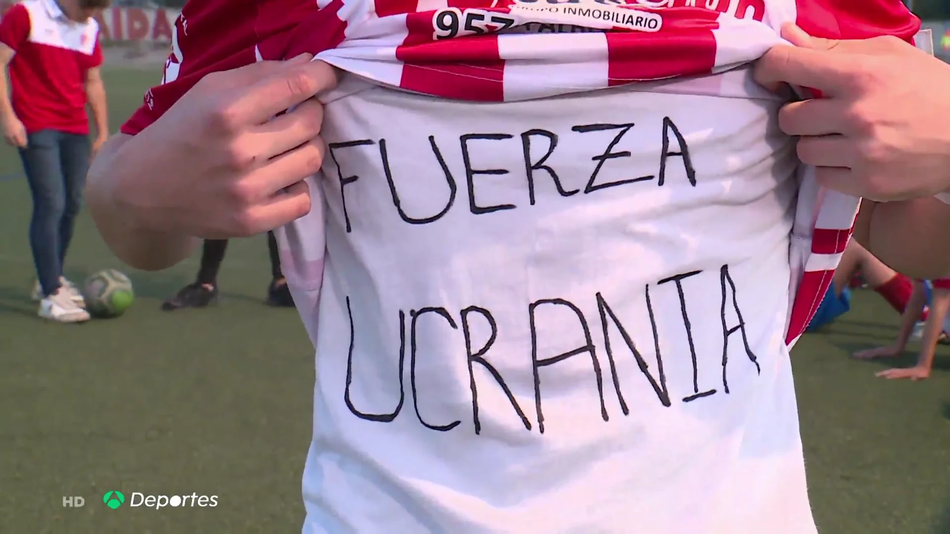 El homenaje de un equipo a Yaros, cuyo hermano combate en Ucrania