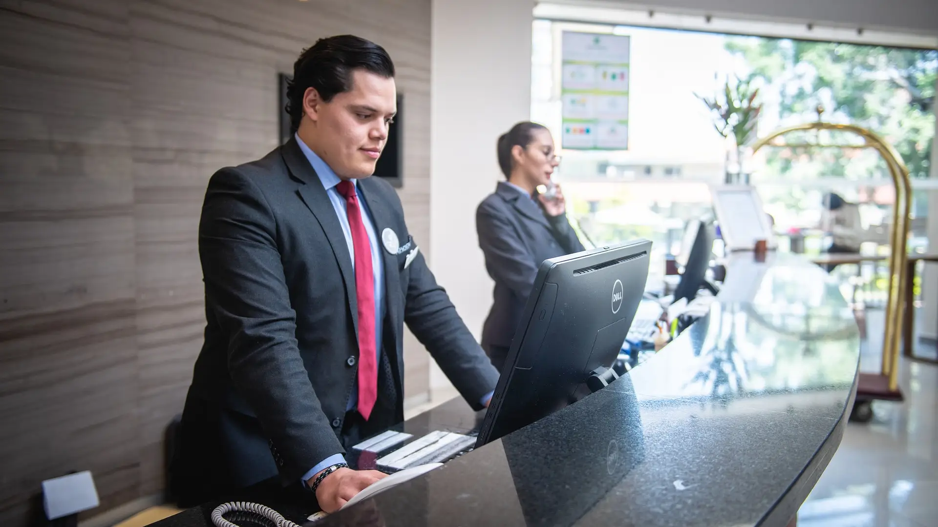 Recepci&oacute;n de un hotel
