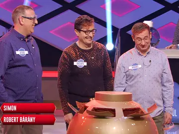 Vicente descubre su parentesco con el científico que les arrebata el bote: “¡Si es primo mío!” Vicente descubre su parentesco con el científico que les arrebata el bote: “¡Si es primo mío!”