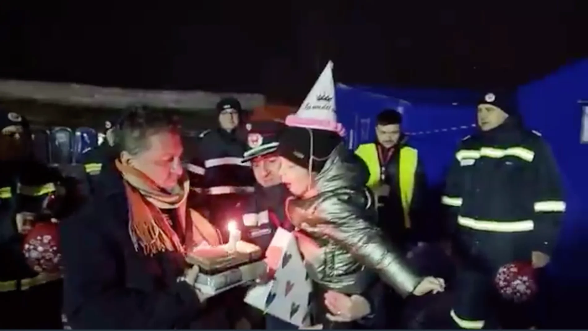 Refugiados ucranianos celebran un cumpleaños sorpresa a una niña de seis años en Rumanía