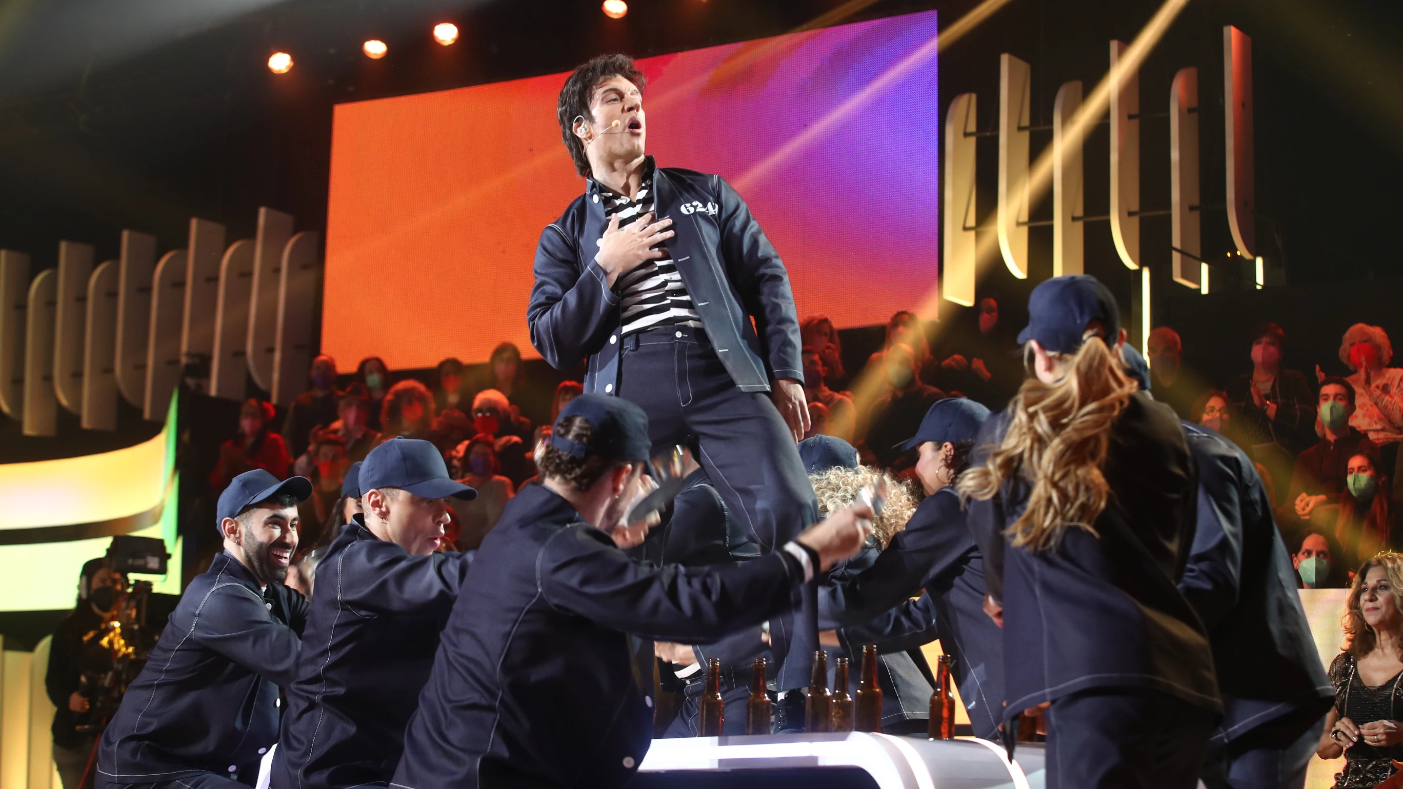 Rasel, el&eacute;ctrico con &lsquo;Jailhouse Rock&rsquo; como Elvis Presley 