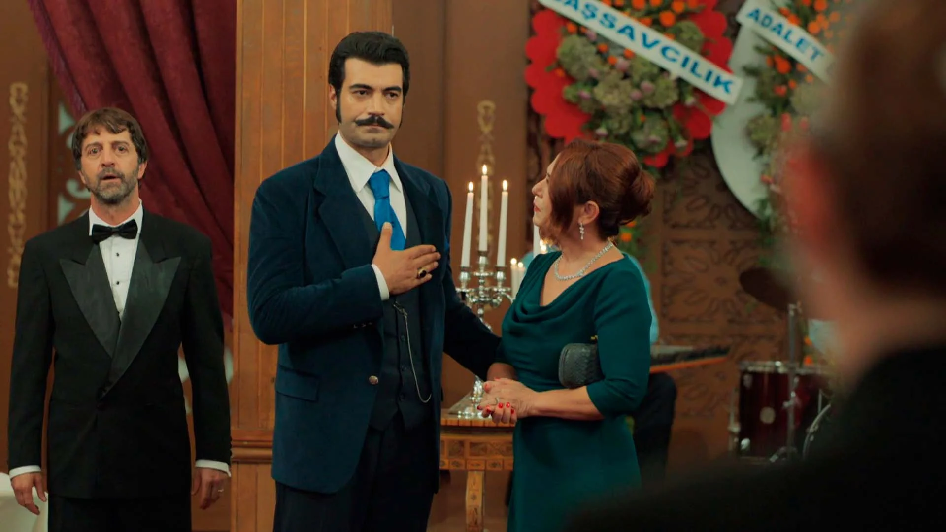 Demir humilla a su madre en la boda de J&uuml;lide y Sabahattin 