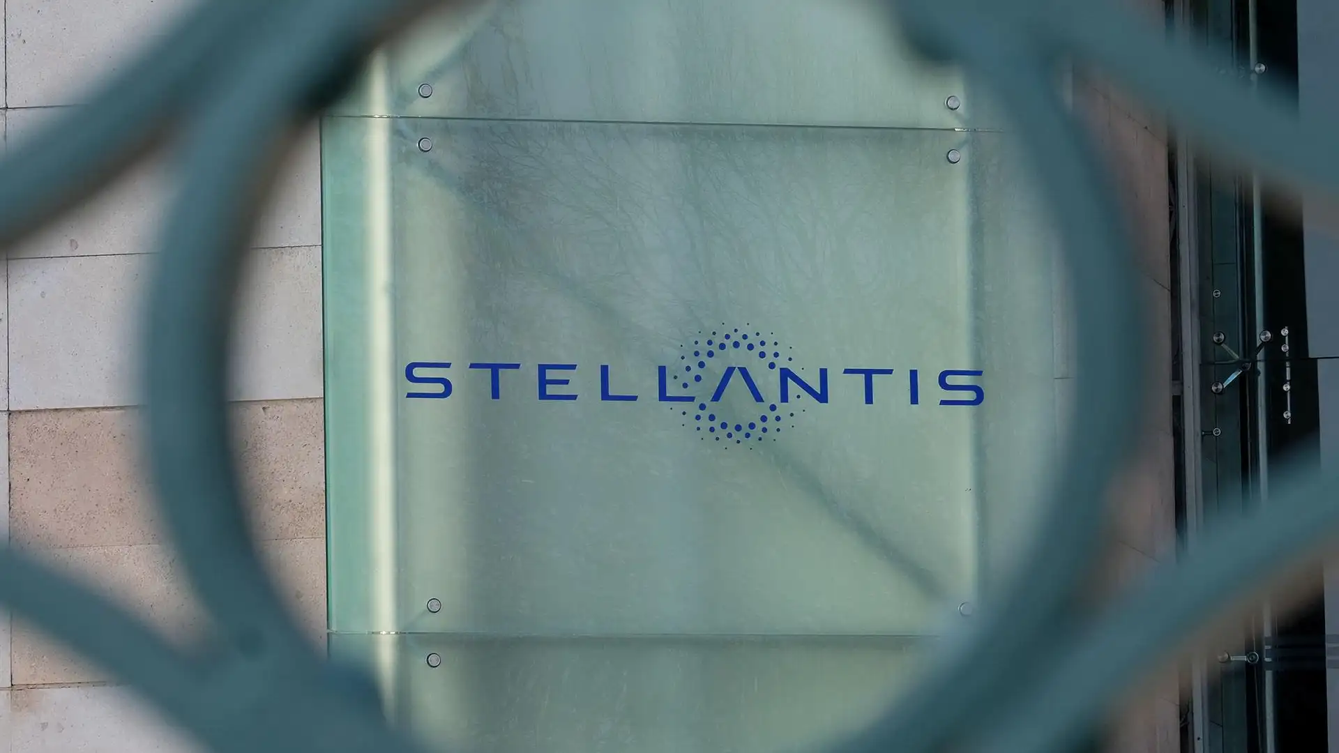 Stellantis Vigo parará su producción durante toda la semana que viene por falta de microchips Stellantis Vigo parará su producción durante toda la semana que viene por falta de microchips