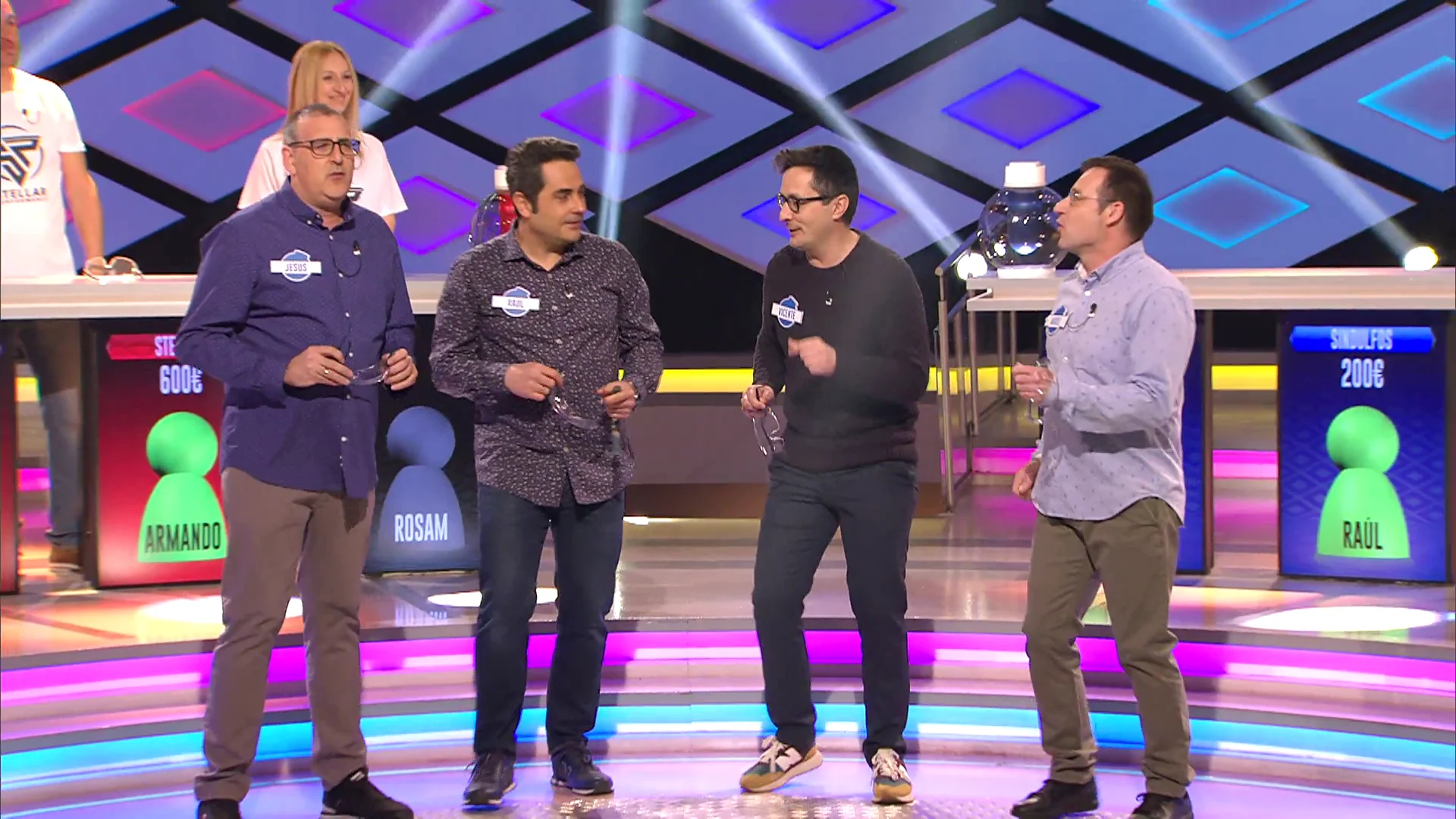 Los ‘Sindulfos’ se enfrentan a una bomba musical… ¡a golpe de grandes grupos españoles! Los ‘Sindulfos’ se enfrentan a una bomba musical… ¡a golpe de grandes grupos españoles!