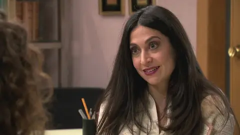 Una misteriosa y atractiva mujer llega a ‘¡Flechazos!’ para olvidar su pasado y encontrar pareja Una misteriosa y atractiva mujer llega a ‘¡Flechazos!’ para olvidar su pasado y encontrar pareja