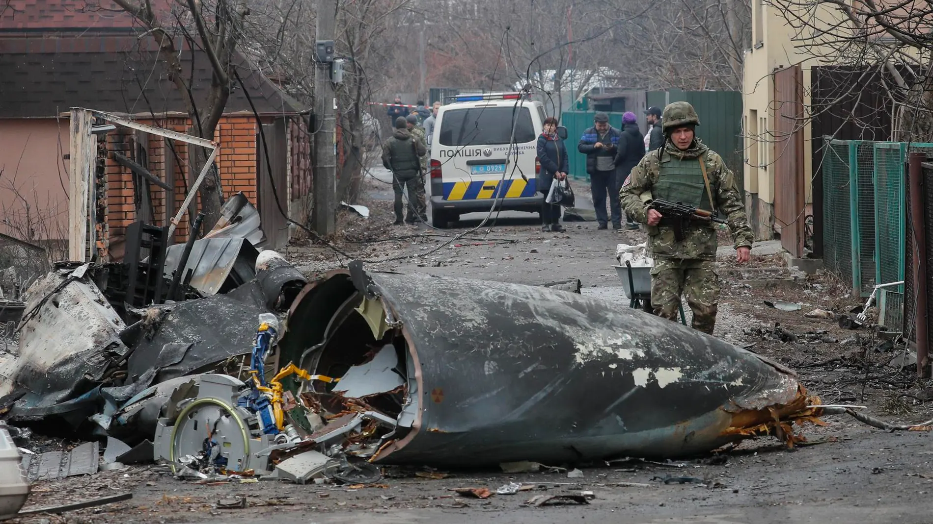 Escombros de un avión militar en Kiev