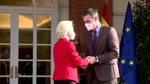 Von der Leyen y Sánchez apuestan por "diversificar" las fuentes de energía para "librarse" de la dependencia de Rusia Von der Leyen y Sánchez apuestan por "diversificar" las fuentes de energía para "librarse" de la dependencia de Rusia