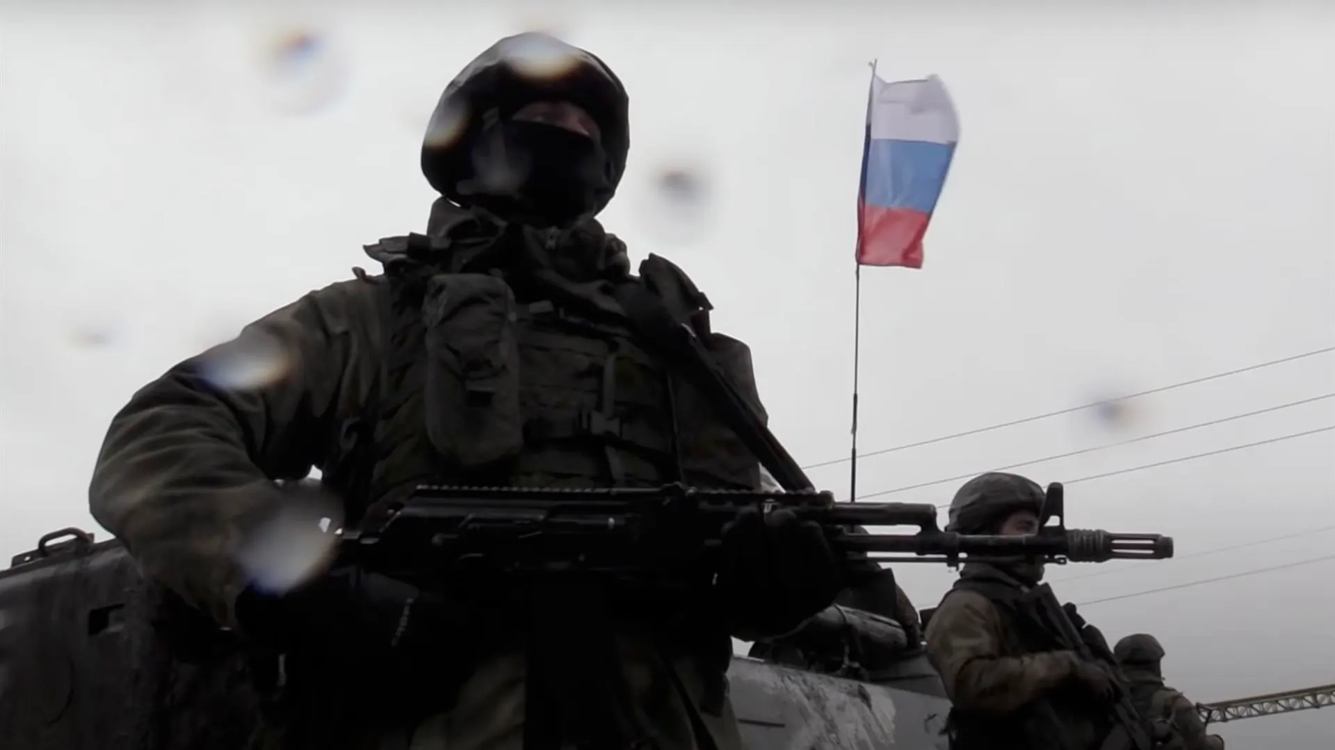 Imagen capturada de un vídeo ruso que muestra a varios soldados de guardia antes del alto al fuego Imagen capturada de un vídeo ruso que muestra a varios soldados de guardia antes del alto al fuego