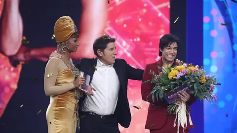 Agoney gana la novena edición de ‘Tu cara me suena’ y comparte el premio con los finalistas 'Tu cara me suena'