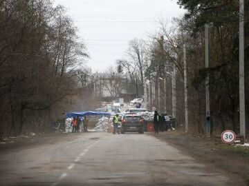 Control de acceso en una carretera ucraniana por miedo a espías rusos