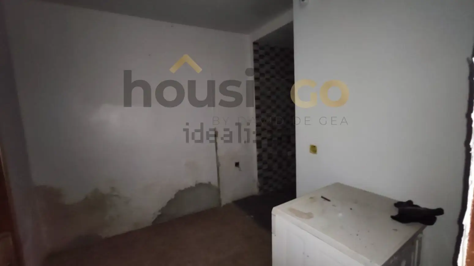 Idealista anuncia un piso por 95.000 euros lleno de moho y sin muebles en Madrid Idealista anuncia un piso por 95.000 euros lleno de moho y sin muebles en Madrid