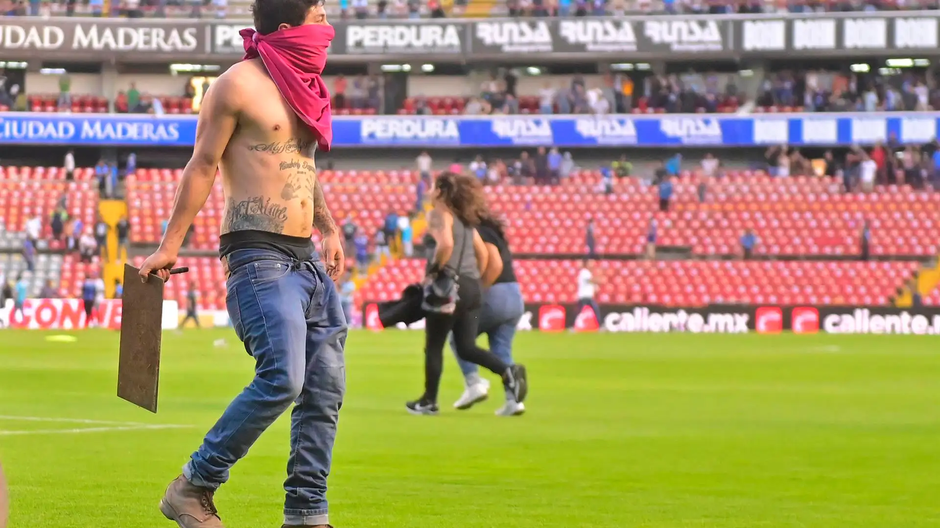 Los hinchas de equipos visitantes no podrán entrar a los estadio Los hinchas de equipos visitantes no podrán entrar a los estadios tras la brutal batalla campal en México