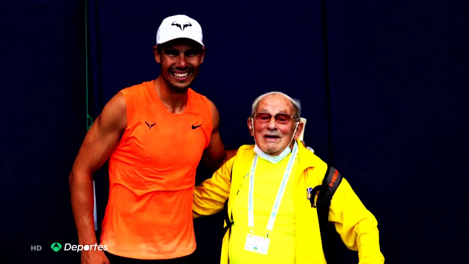 El jugador de tenis más longevo del mundo se resiste a abandonar Kiev, aunque su hija quiera llevarlo a Polonia El jugador de tenis más longevo del mundo se resiste a abandonar Kiev, aunque su hija quiera llevarlo a Polonia