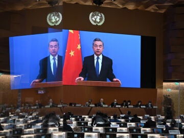 China dice estar mediando en la guerra en Ucrania e insiste en que la asistencia humanitaria "no puede politizarse"